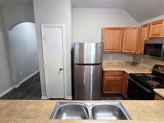 2nd image of 7814 Kingsbury Wood