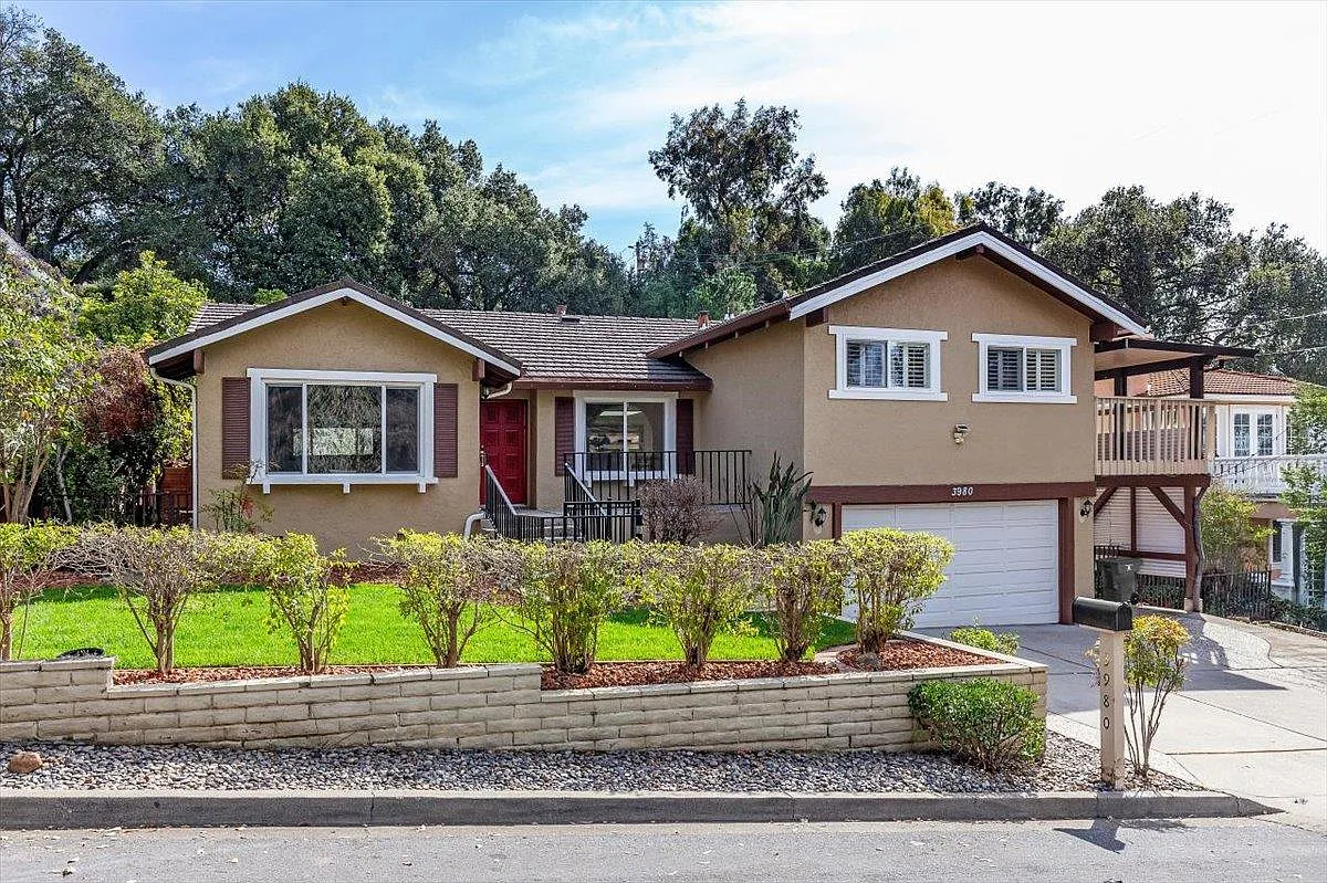 3980 Altadena Ln photo 1