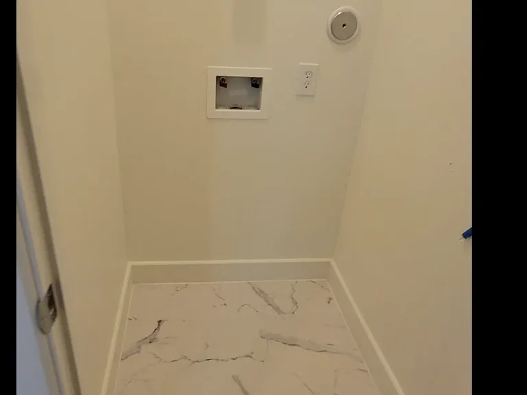 washer & dryer located here