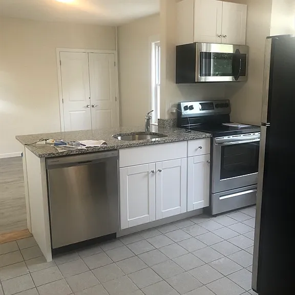 8 Fair St #4 — Photo 2