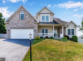 16 Mountain Crest Way, Dillsburg, PA 17019