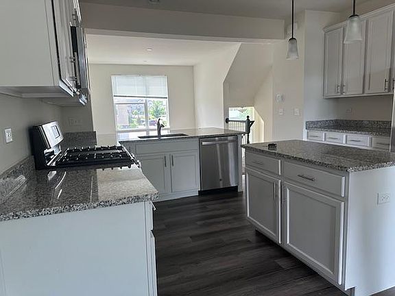 3rd image of 3S555 Everton Dr