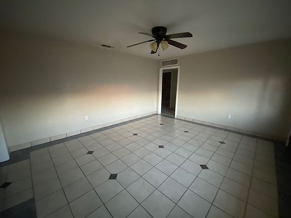 5th image of 3210 Redwood Dr