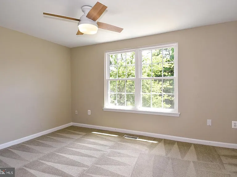 27 Marian Ct — Photo 13