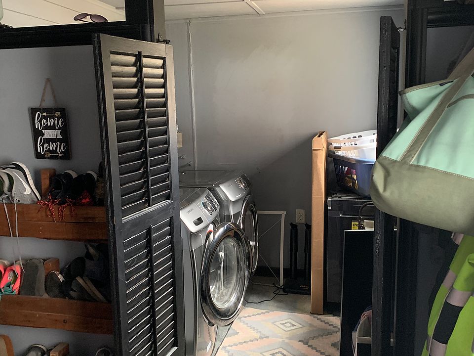 Laundry off side entrance 