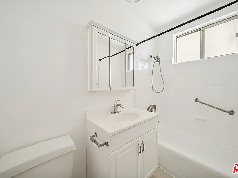 2038 S Holt Ave #16 — Photo 15