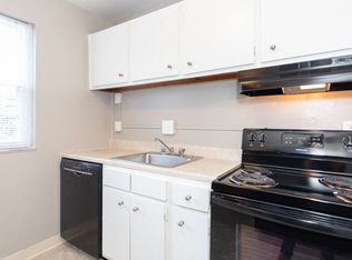 Oxford Court, Rocky River, OH 44116