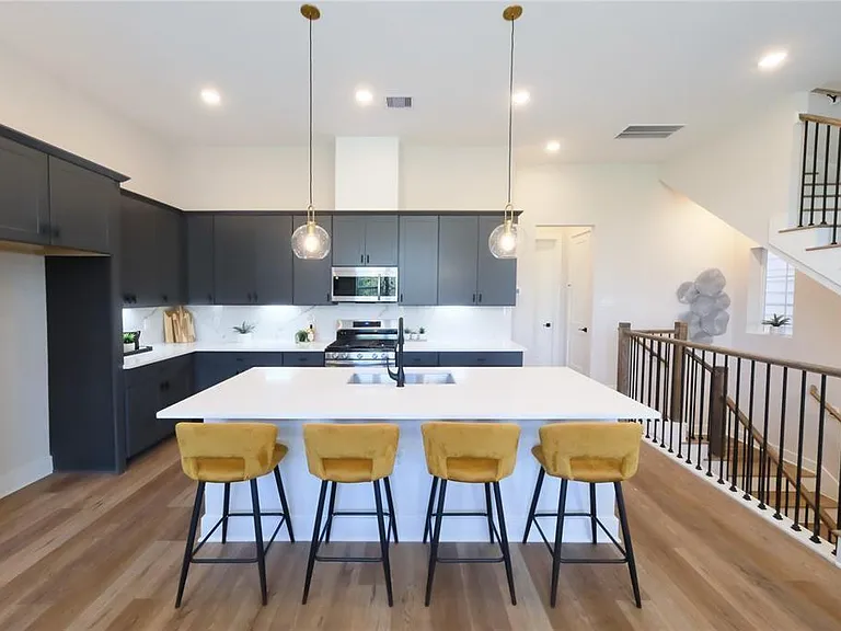 1806 Line St — Photo 6