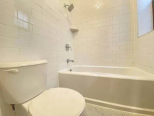 4th image of 1298 De Kalb Ave #3A