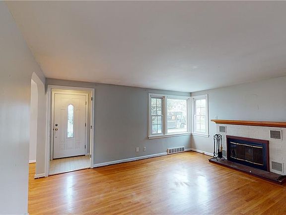4th image of 33 Briarhurst Dr