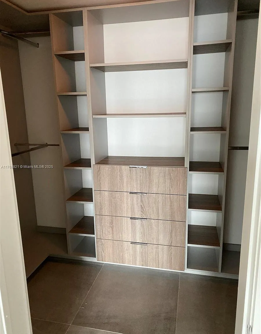 1 bed, 945 sqft, $5,100 — Photo 4