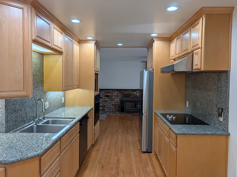 10470 Pineville Ave — Photo 3