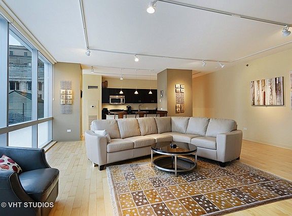 3rd image of 8 E Randolph St #1001