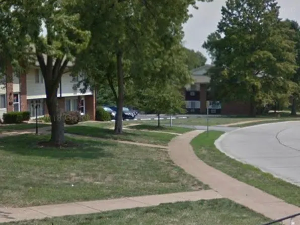 9924 Bunker Hill Dr, Saint Louis, MO 63123