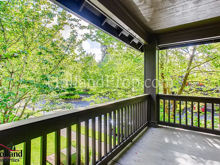 977 NE 73rd Ave — Photo 25
