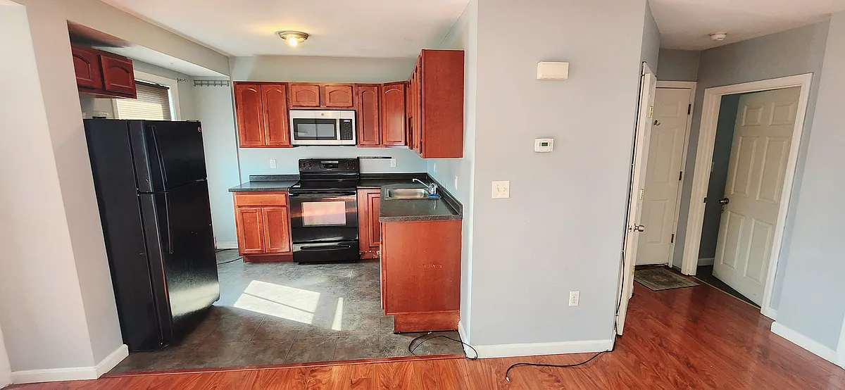 Building Photo - 311 Saratoga St #2