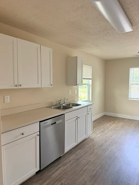 2 bed, 888 sqft, $850 — Photo 2