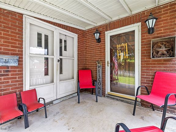 4th image of 2121 Saint Clair Ave