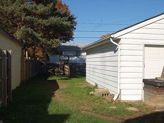 4th image of 87 Eldred Ave