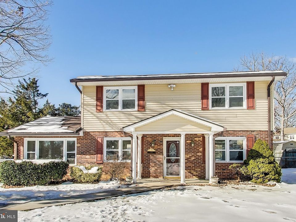 1st image of 7 Lorraine Ct