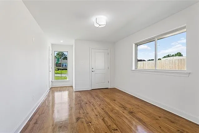 3 bed, 3.0 bath, 1906 sqft, $2,800 — Photo 3