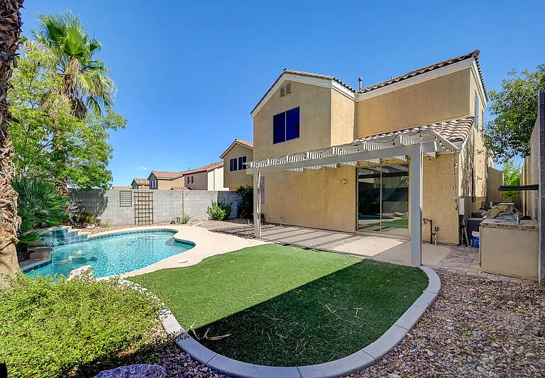 9152 Kentwell Ave — Photo 49