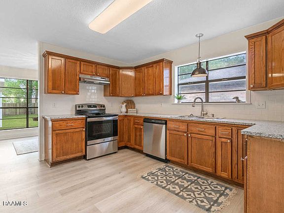 5th image of 115 Brownlee Ave
