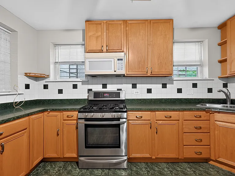 1516 W Farwell Ave — Photo 5