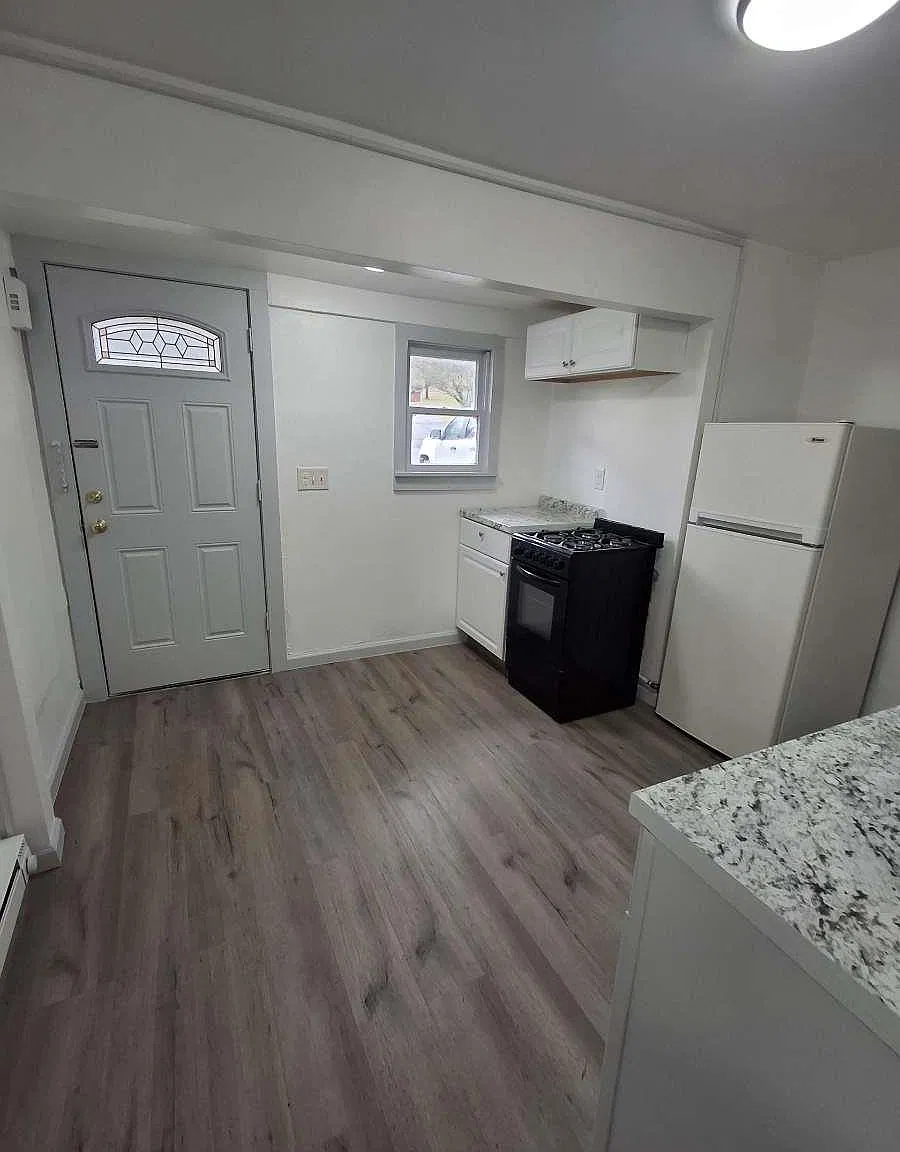 1 bed, 1.0 bath, 400 sqft, $1,200 — Photo 3