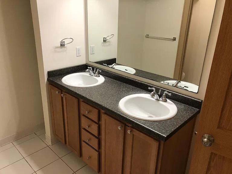 2716 Hennepin Ave S #B1 — Photo 12
