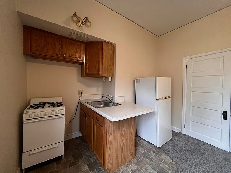 1830 N Oakland Ave — Photo 10