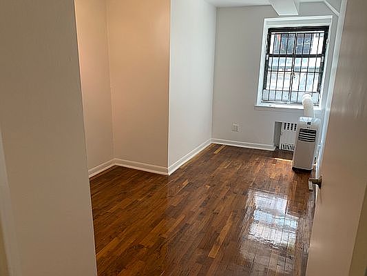 3rd image of 131 E 17th St APT 1