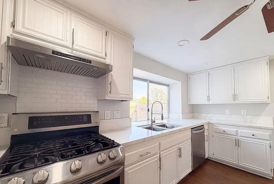 3 bed, $3,754 — Photo 4