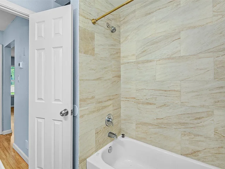 8921 Oak Knoll Ln — Photo 11