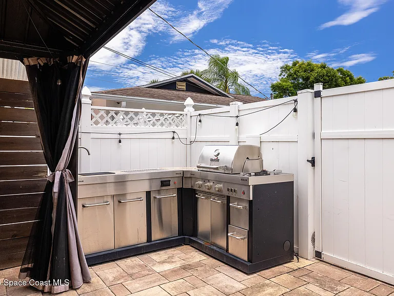 2502 Plantation Dr — Photo 4