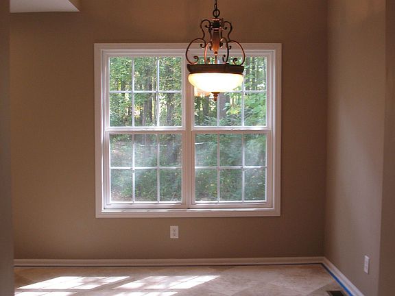large breakfast room w. custom tile \