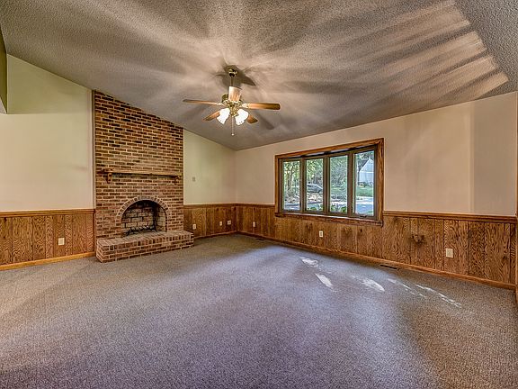 2nd image of 720 Stonecrest Dr