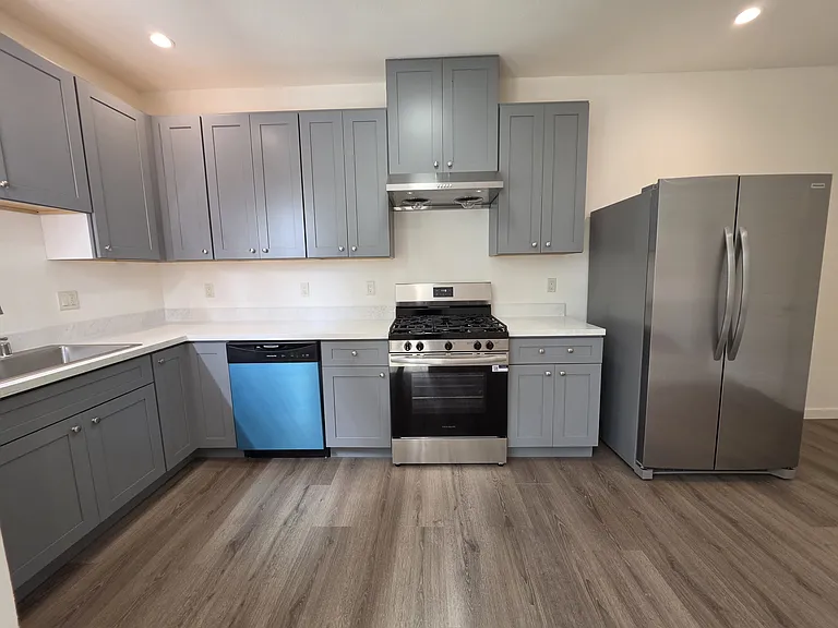 2323 Market St #A — Photo 8