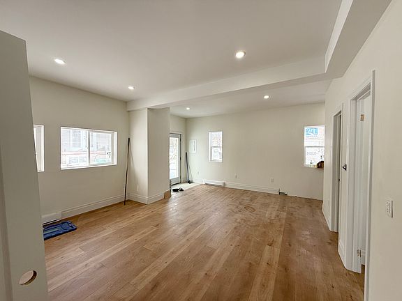 4th image of 369 Macdonnell St #6