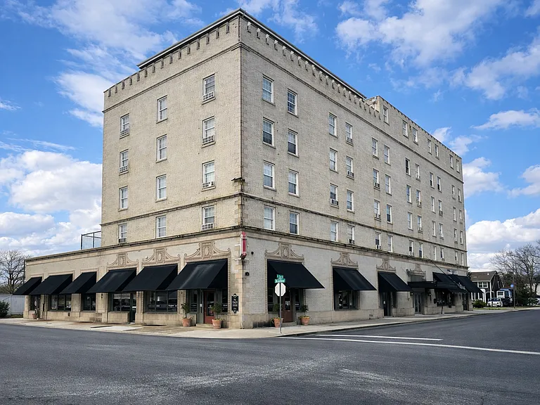 Imagine coming home to a historic building in Midtown