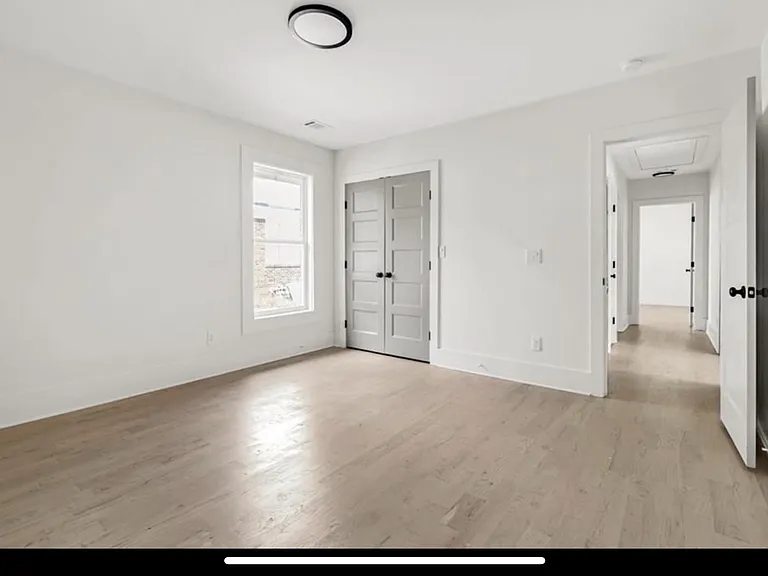 1431 Boulevard SE — Photo 2