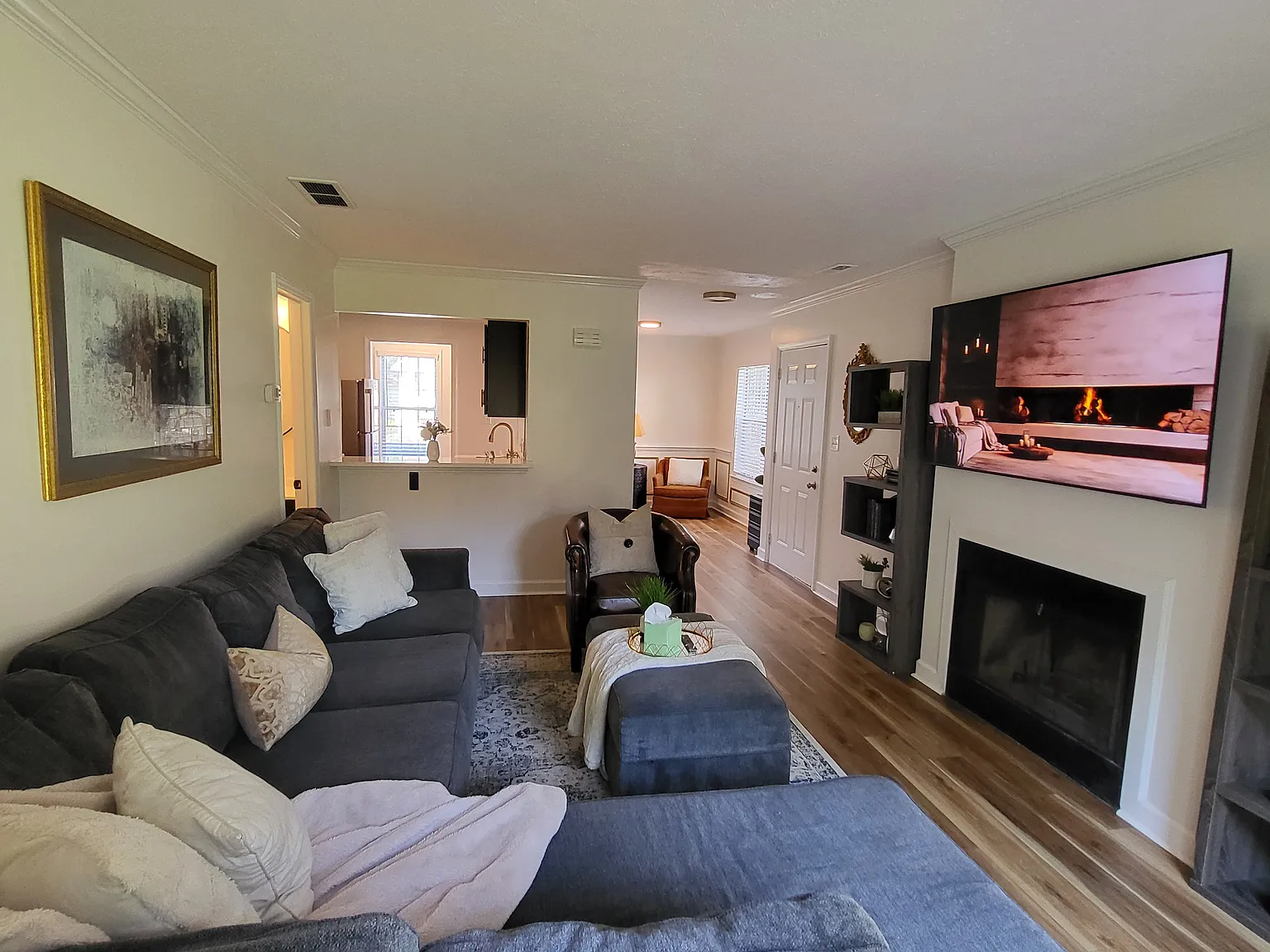 2 bed, 2.5 bath, 1112 sqft, $2,000 — Photo 2