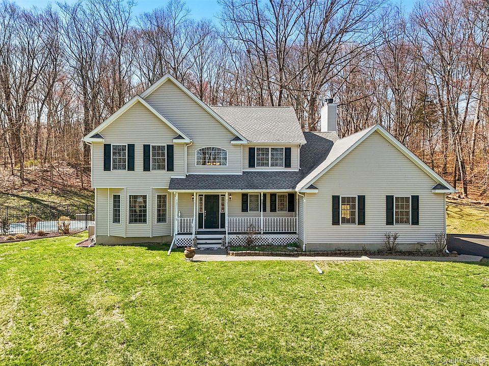 1st image of 32 Robinson Lane