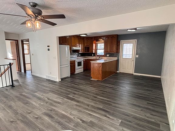 3rd image of 313 N Taylor Ave