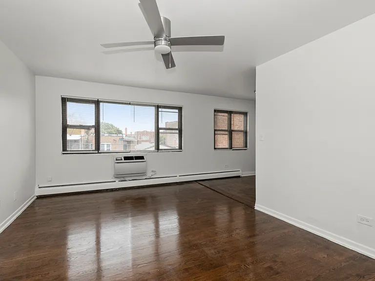 8039 S King Dr — Photo 5