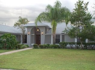 913 Academy Dr, Brandon, FL 33511