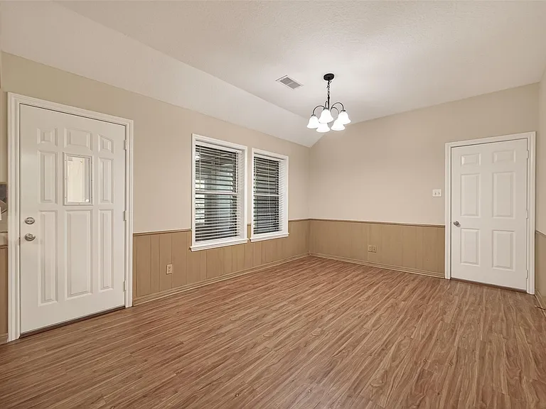 1012 Lilley Rd — Photo 11