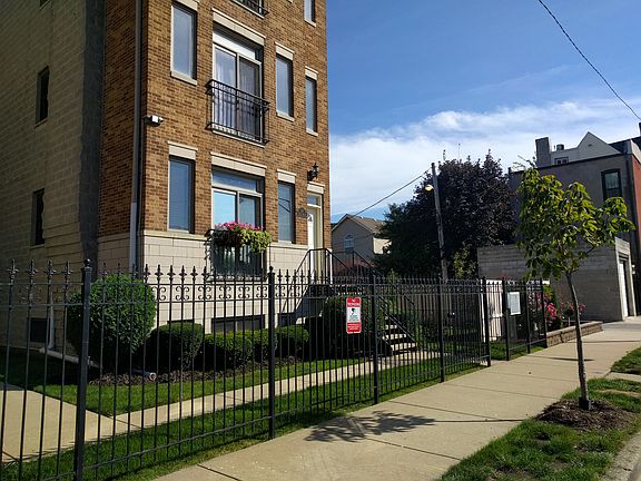 4th image of 117 N Mozart St Unit 1