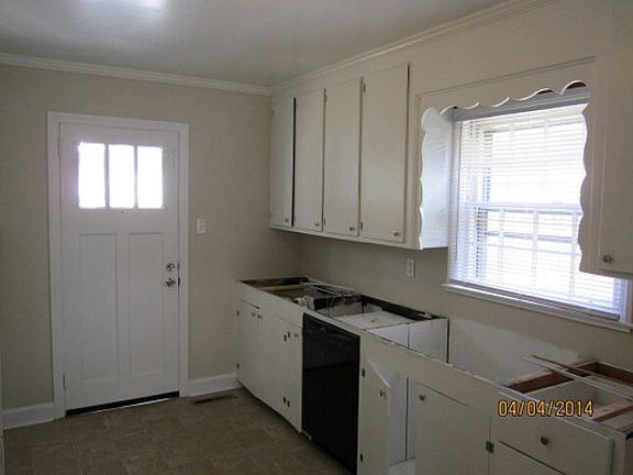 5th image of 1005 Pine Forest Dr