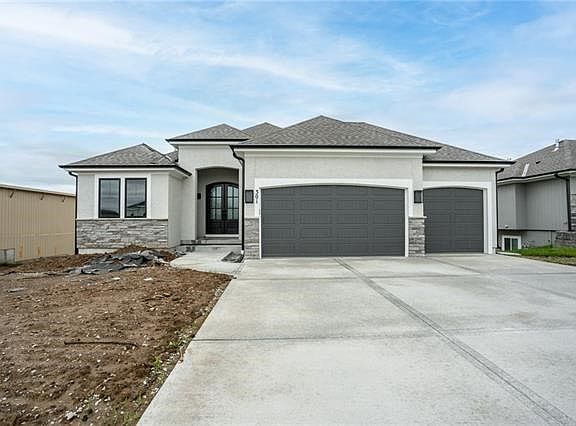 2nd image of 301 NW Ambersham Dr